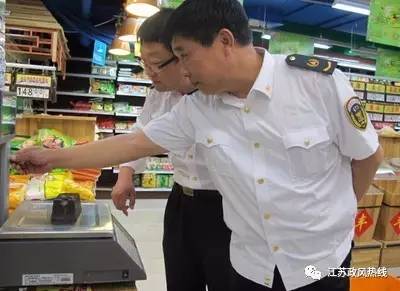 到市集或商場買東西要想不缺斤少兩,就得看商家是不是統(tǒng)一配的電子稱。(圖1) 電子秤